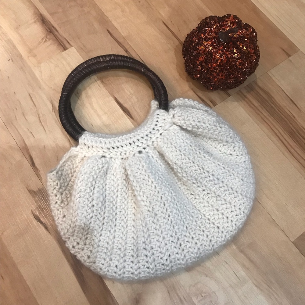 Knitted purse